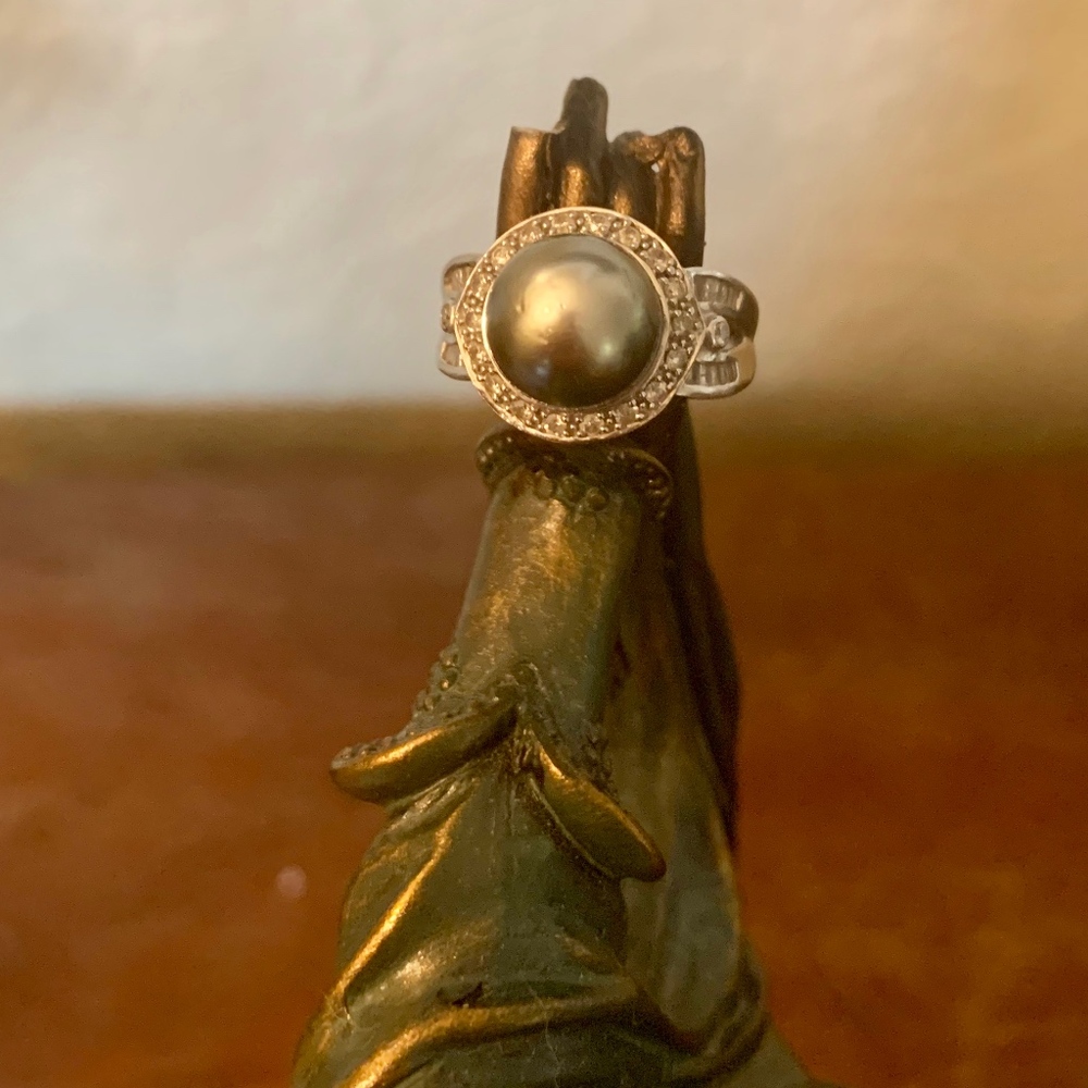 Exquisite Tahitian Pearl & Diamond Ring